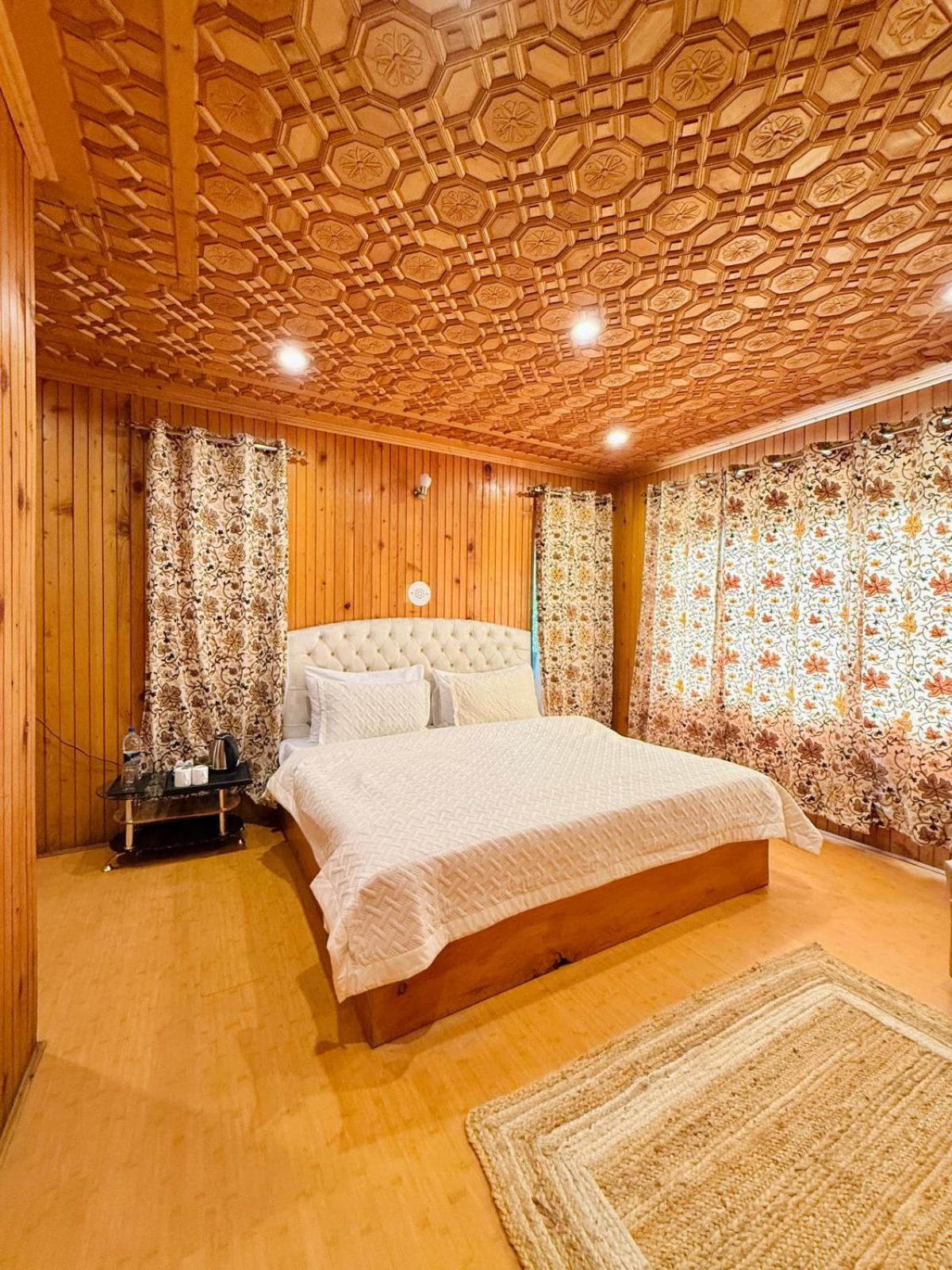 The Pinus Resort Пахалгам Экстерьер фото